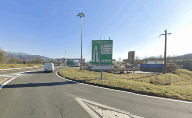 Incidente sulla statale 62 a Villafranca in Lunigiana: camion bloccato e traffico fermo