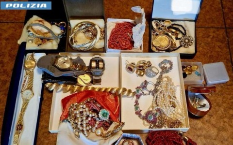 Finto carabiniere in azione: arrestato 19enne a Lucca