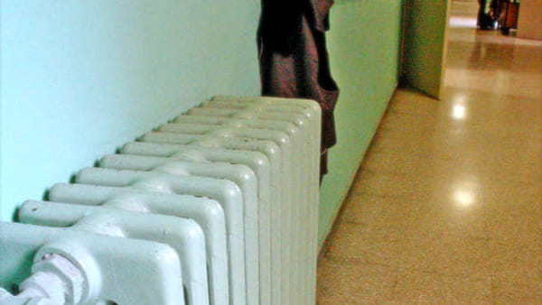 Guasto all’impianto di riscaldamento in una scuola di Massa: 75 alunni a casa