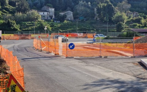 Riapre la rotatoria di Bonascola a Carrara, terminati i lavori di ristrutturazione