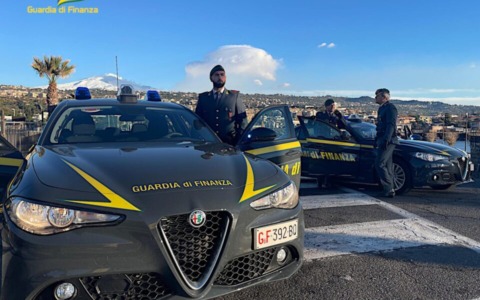 Denunciata escort per evasione fiscale dalla Guardia di Finanza