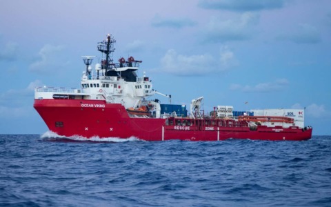 La Ocean Viking sbarca a Marina di Carrara con 116 migranti