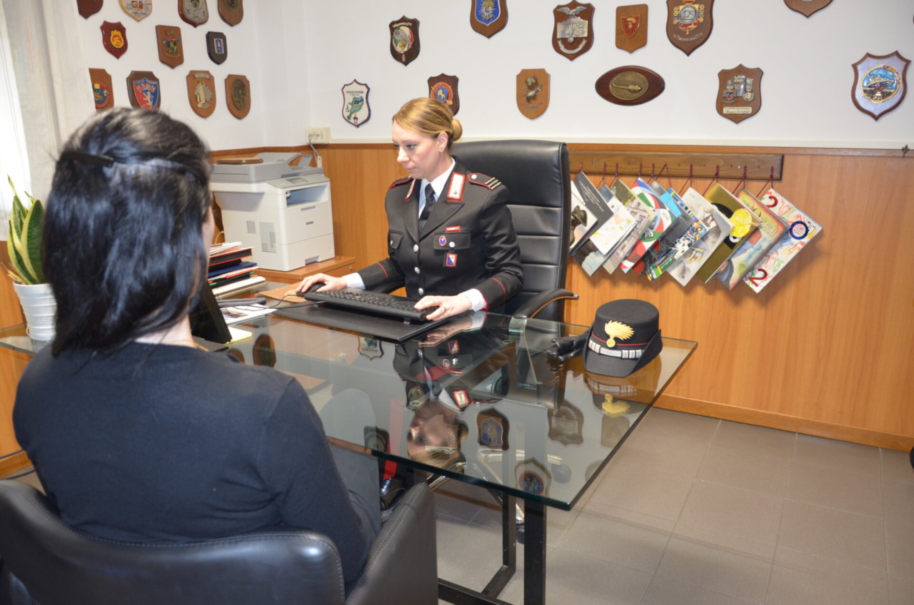 Molestie sessuali alle alunne: “Inviava immagini e le toccava”. Professore del liceo sotto processo