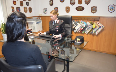 Molestie sessuali alle alunne: “Inviava immagini e le toccava”. Professore del liceo sotto processo