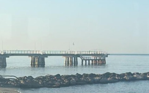 Riapre il pontile di Marina di Massa dopo il naufragio